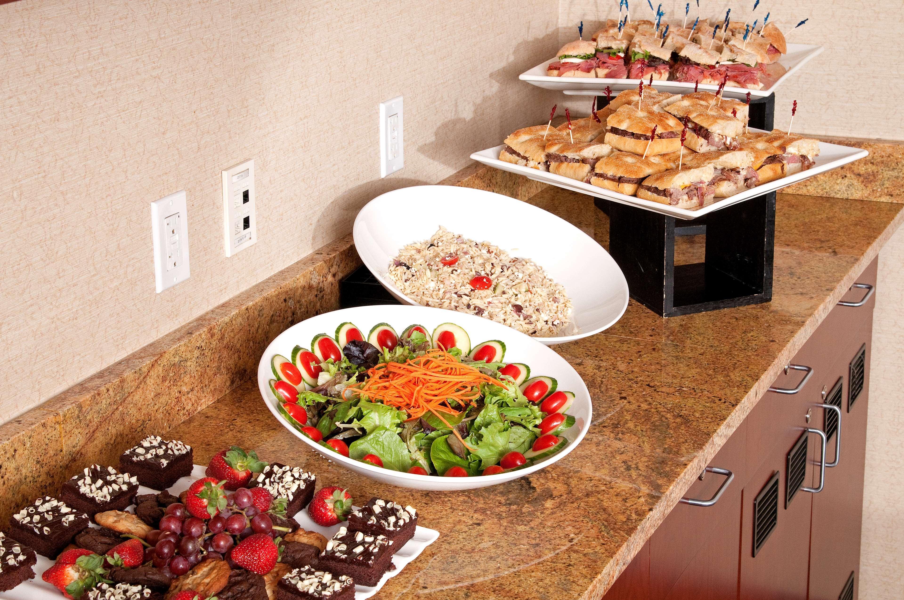 Hilton Garden Inn Albany Medical Center Экстерьер фото
