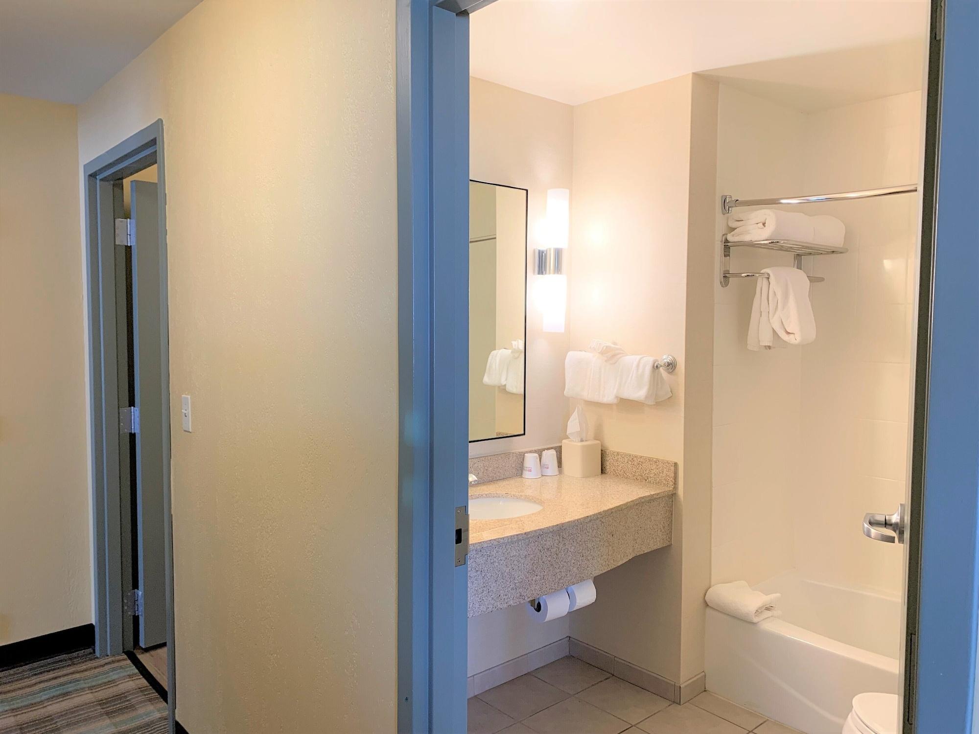 Hilton Garden Inn Albany Medical Center Экстерьер фото