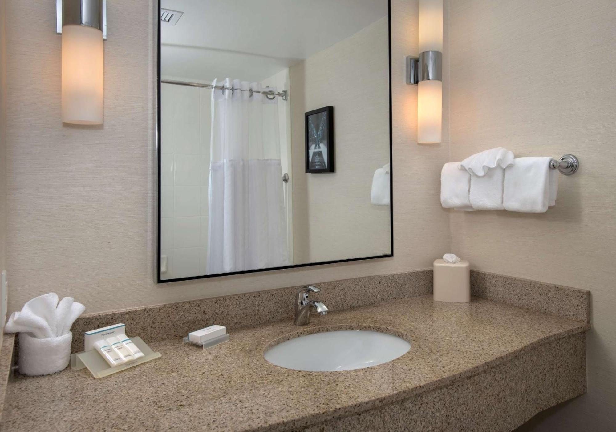 Hilton Garden Inn Albany Medical Center Экстерьер фото