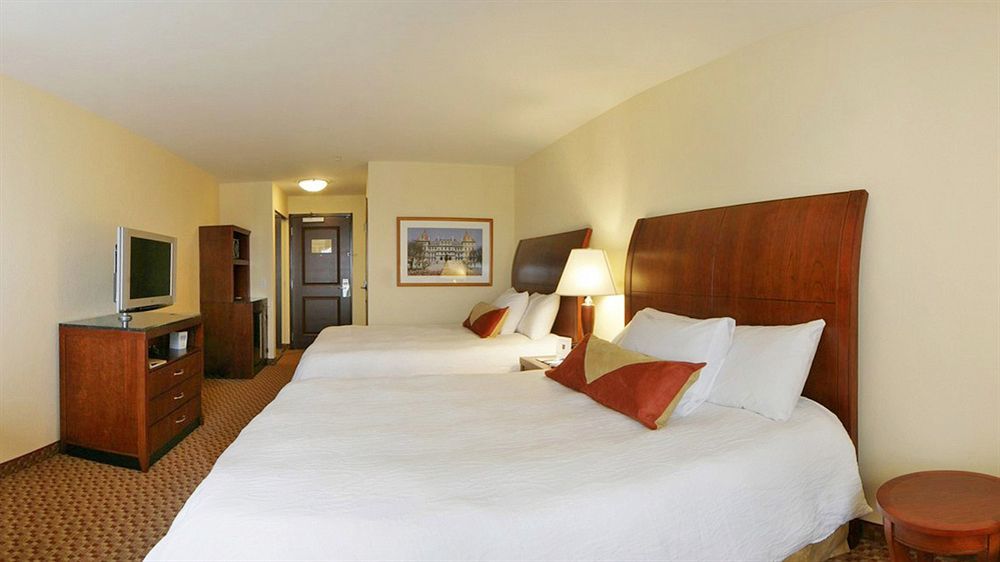 Hilton Garden Inn Albany Medical Center Экстерьер фото